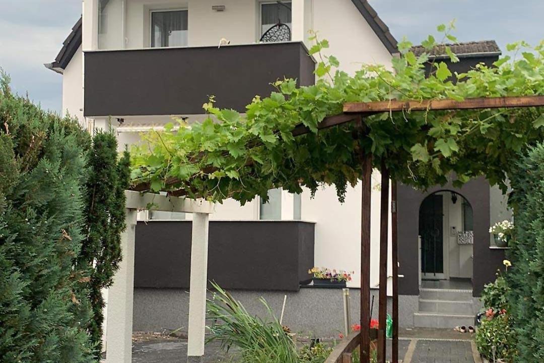 3 Bedroom Apartment In Leverkusen Exterior photo